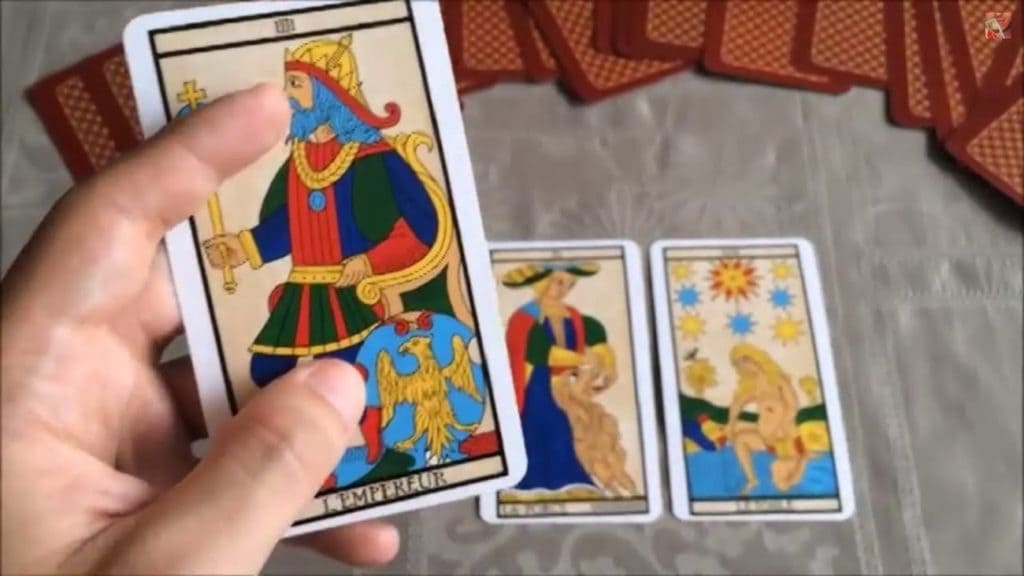 🔮 Comment tirer les cartes de voyance du Tarot de Marseille