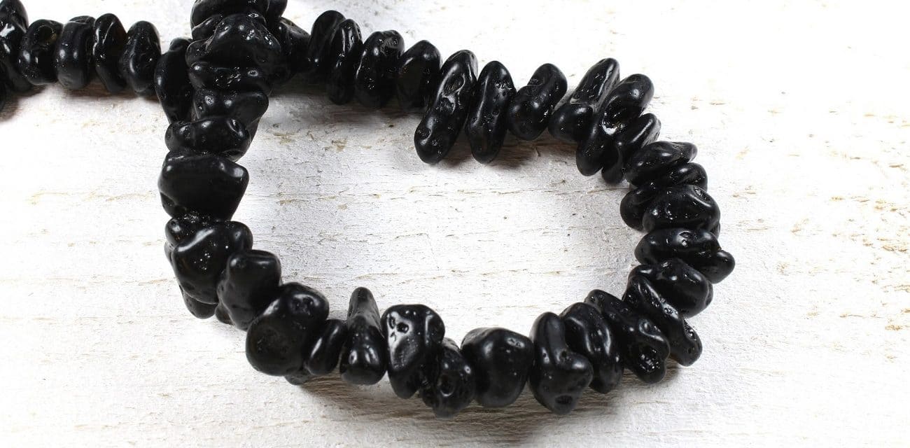 pierre tectite noire