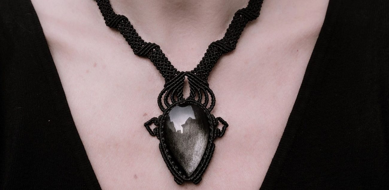 pierre obsidienne argentee