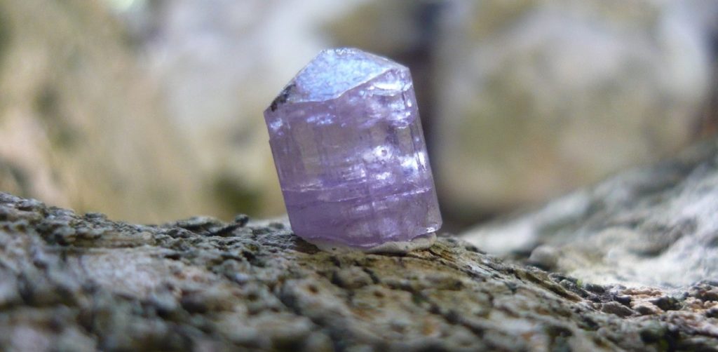pierre Scapolite violette